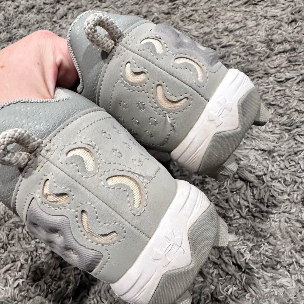 3/$15 Under Armour Harper 8 Low ST Baseball Cleats Light Gray Silver Shimmer - Picture 5 of 6